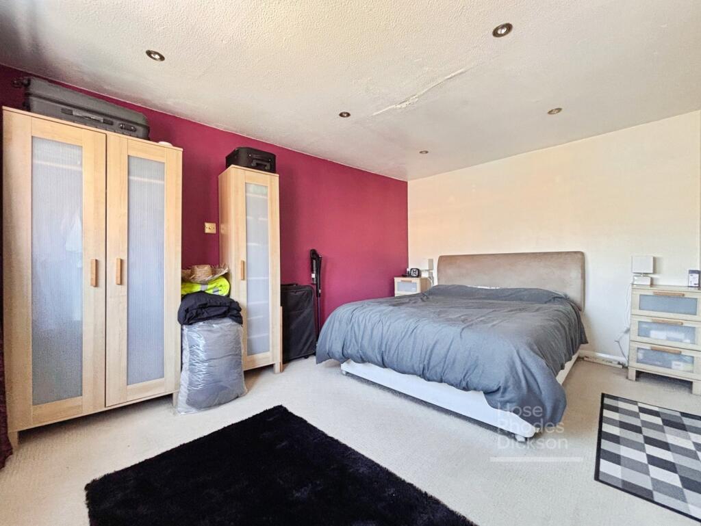 Apartment in Portsmouth, Newport - View 5