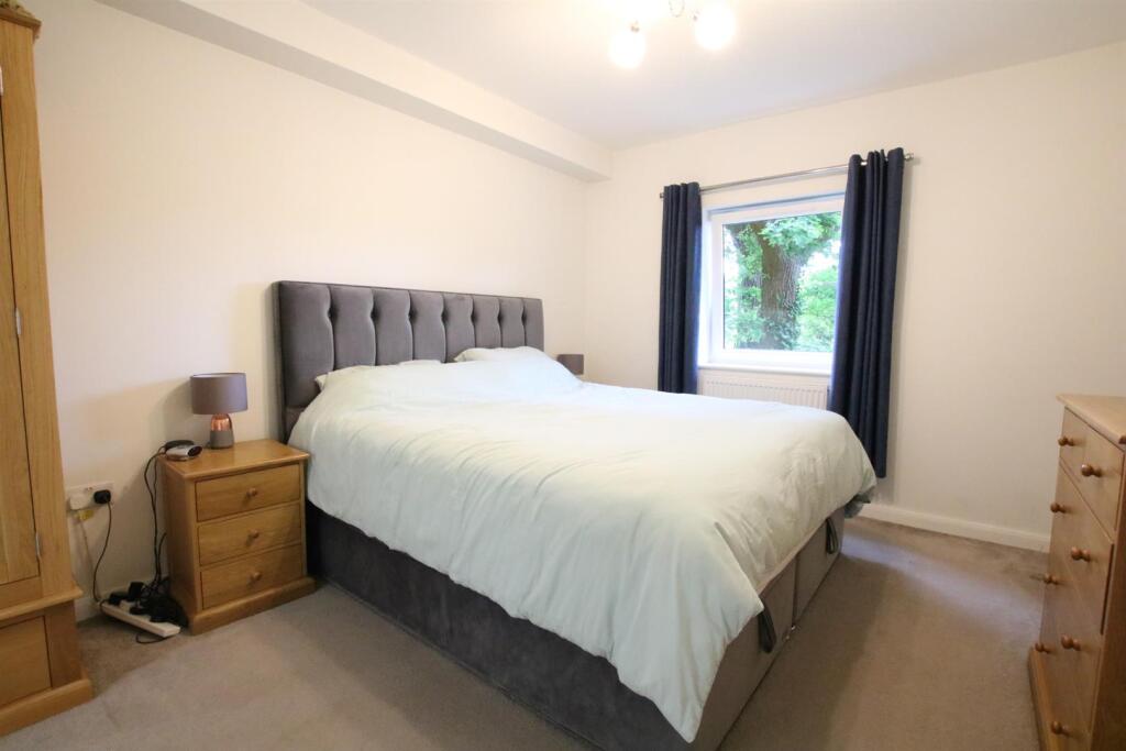 Apartment in Kingston upon Thames - View 5
