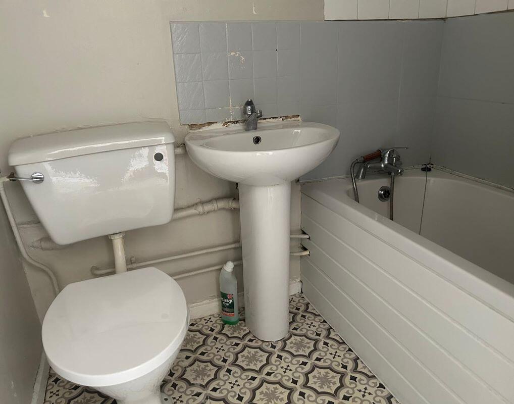 Apartment in Leicester, Crown Hills - View 5