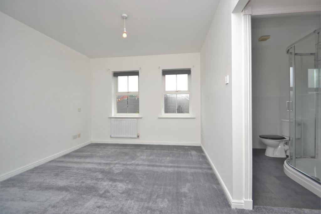 House in Leeds, West Yorkshire - View 5