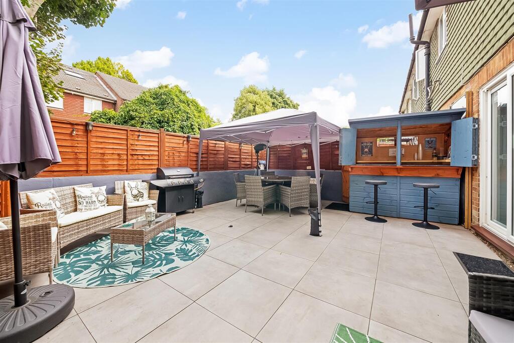 Apartment in Croydon - More