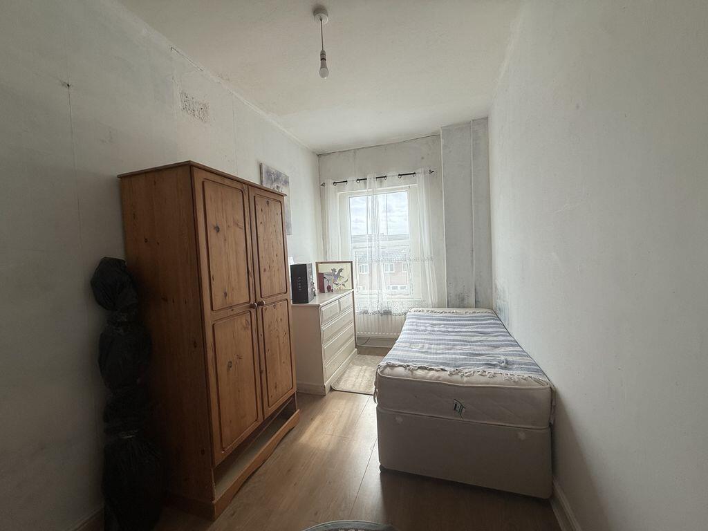 House in Stoke-on-Trent - More
