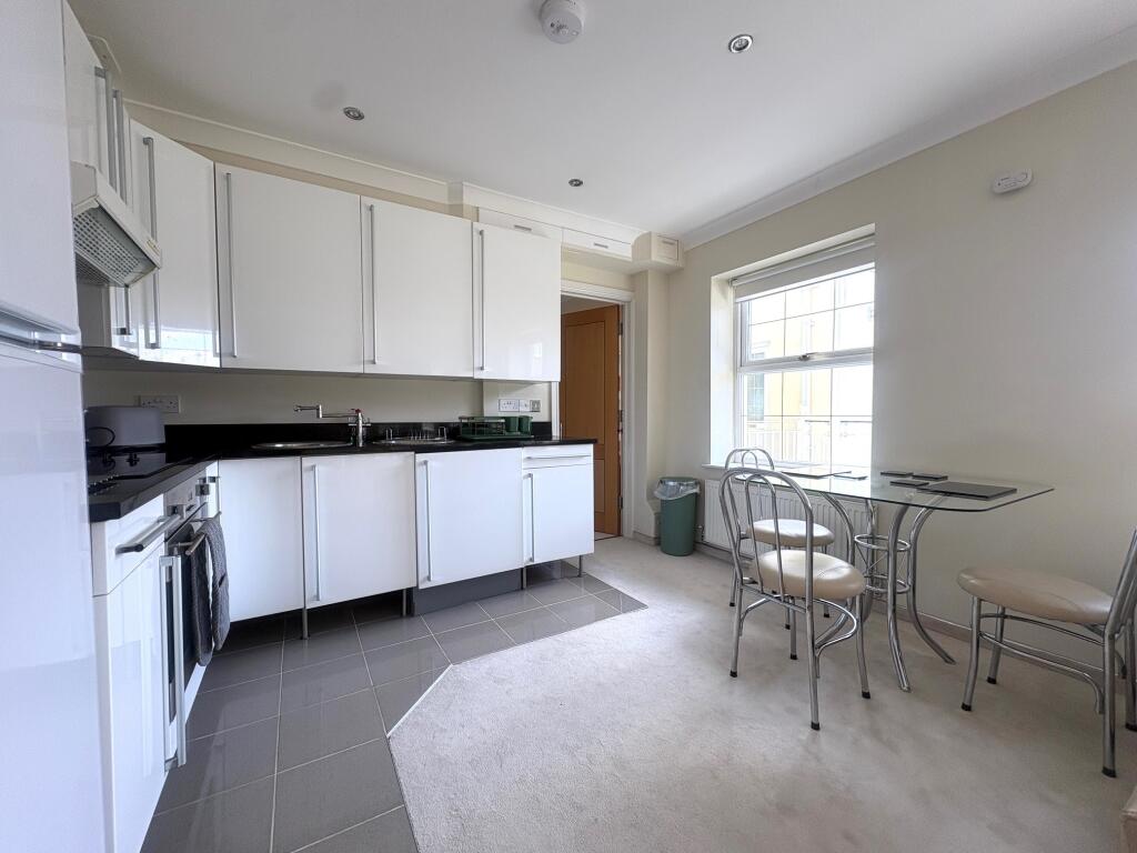 Apartment in Swindon - View 3
