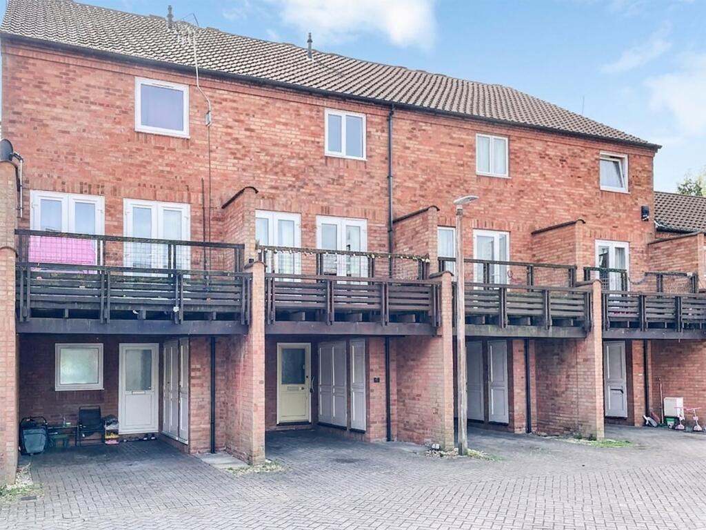 Main image of property: Barbers Mews, Neath Hill, Milton Keynes, MK14