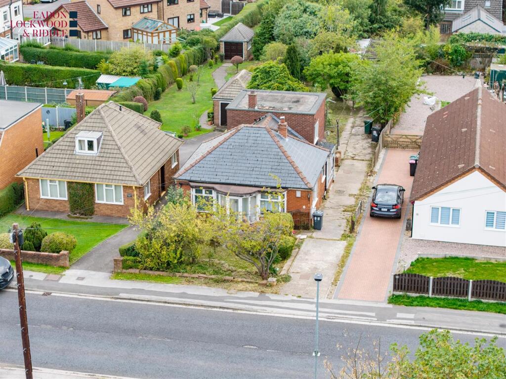 2-bed bungalow on Braithwell Road, Ravenfield, Rotherham, £375,000