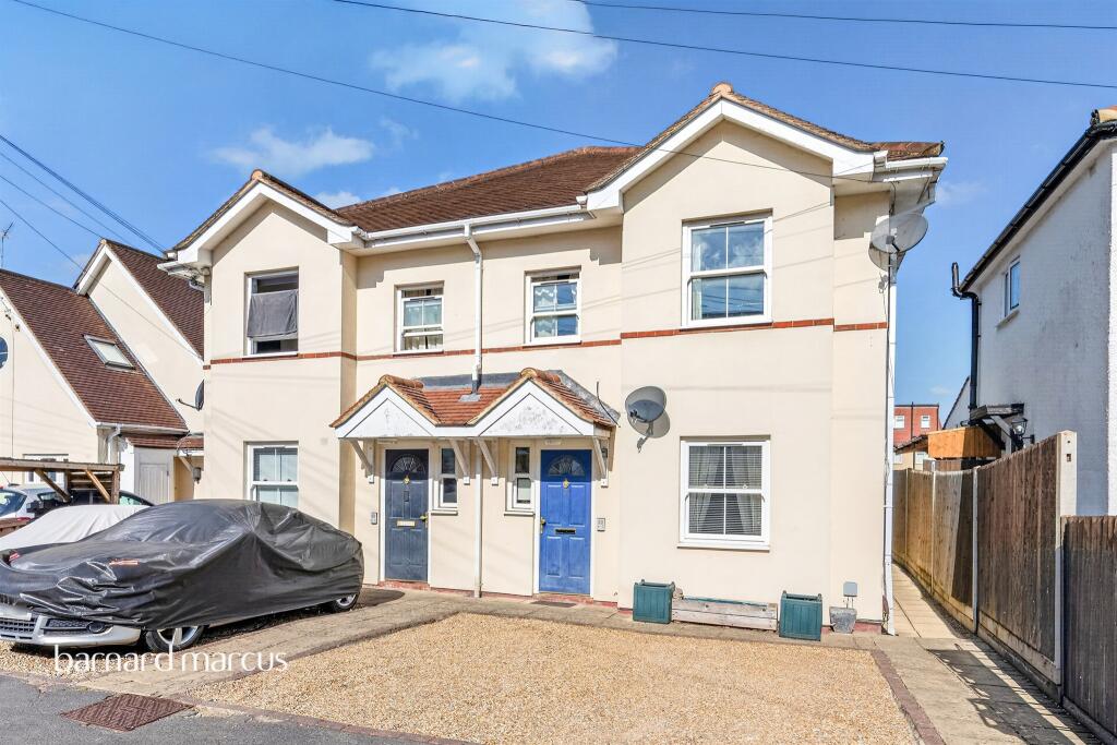 Apartment in Worcester Park, The Hamptons - View 4