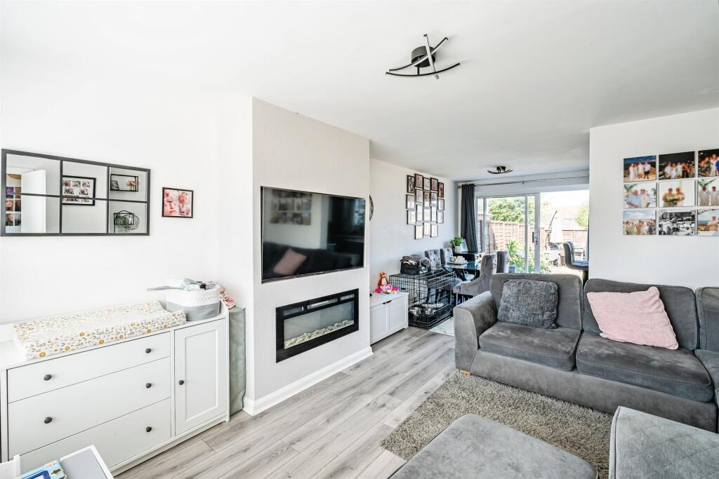 Gainsborough Crescent, Eastbourne photo 2