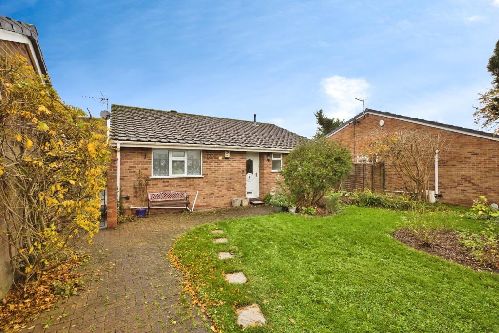 2-bed bungalow on Harbourne Close, Burnham-on-Sea, TA8, £365,000