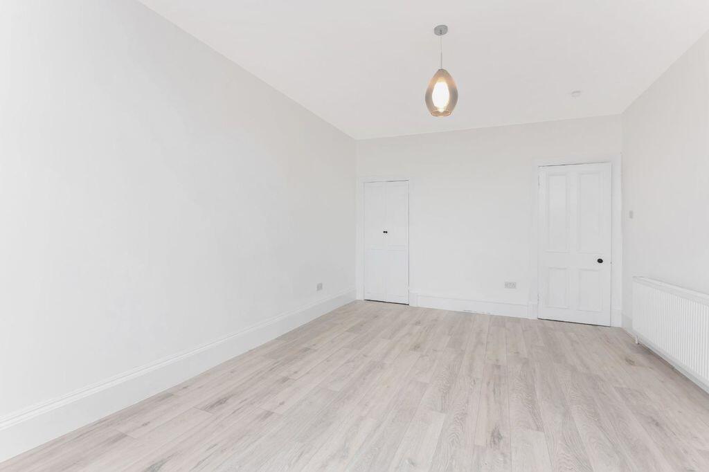 Apartment in Glasgow, The Drives, Dennistoun - View 3