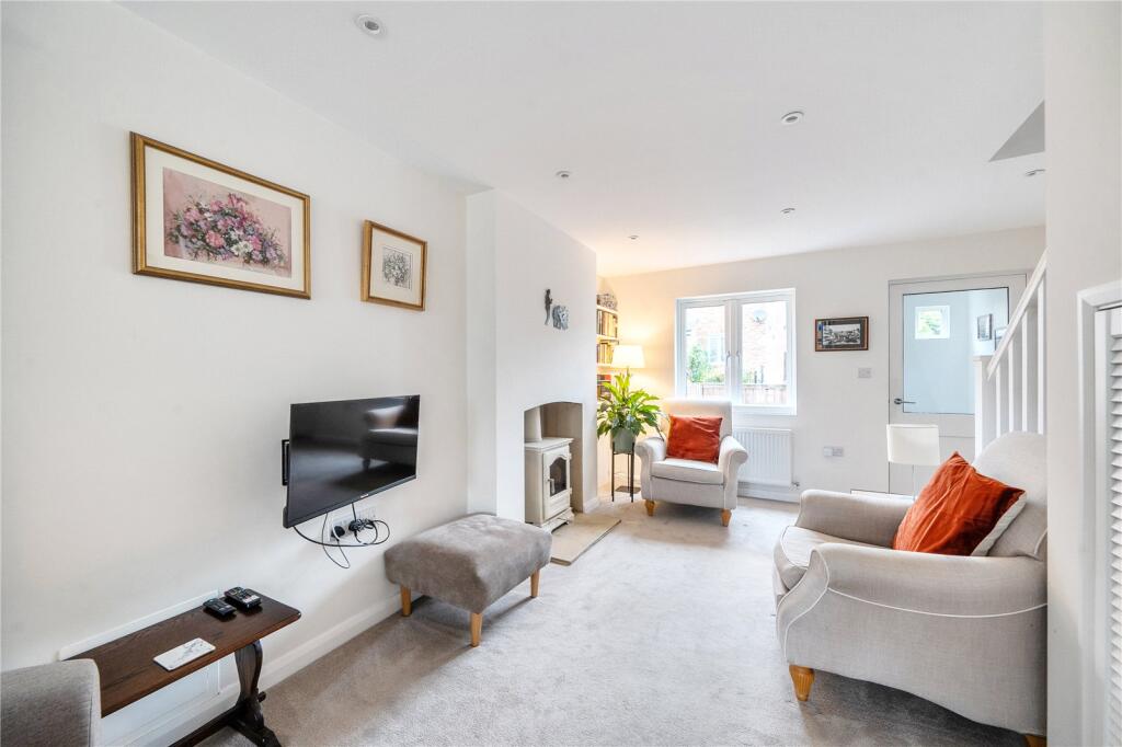Summers Road, Godalming, Surrey, GU7 photo 3