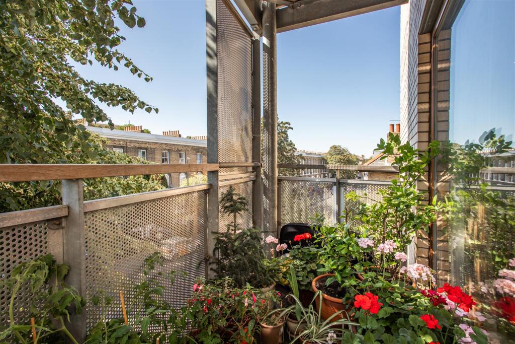 Apartment in London - View 3