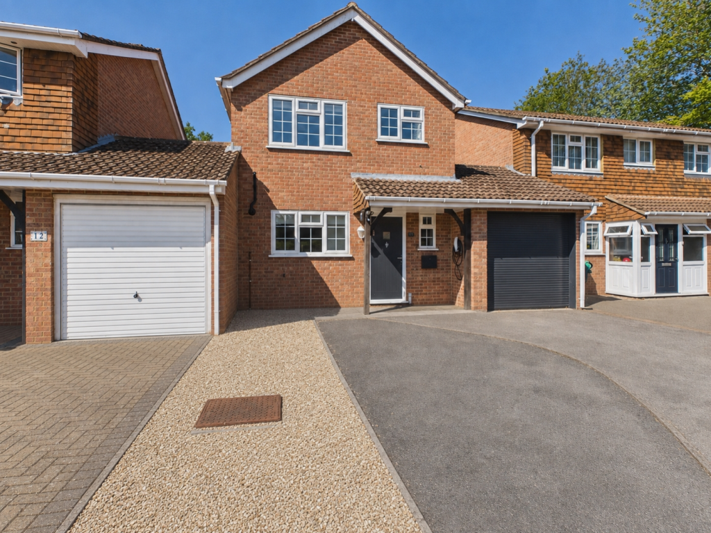 Main image of property: Forest Drive, Chineham, Basingstoke, Hampshire, RG24