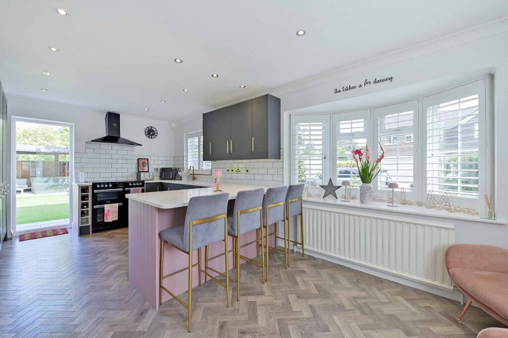 House in Bray, Moneyrow Green - More