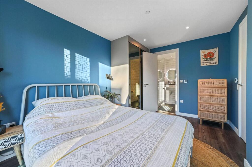 Apartment in London - More
