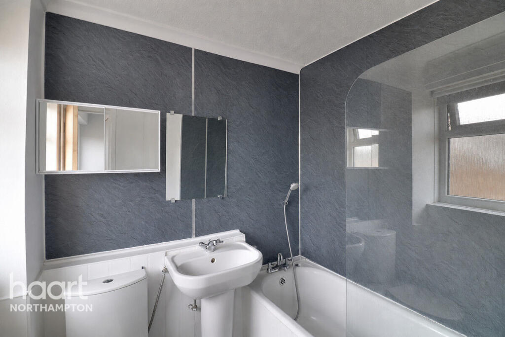 Apartment in Northampton, Briar Hill - View 5