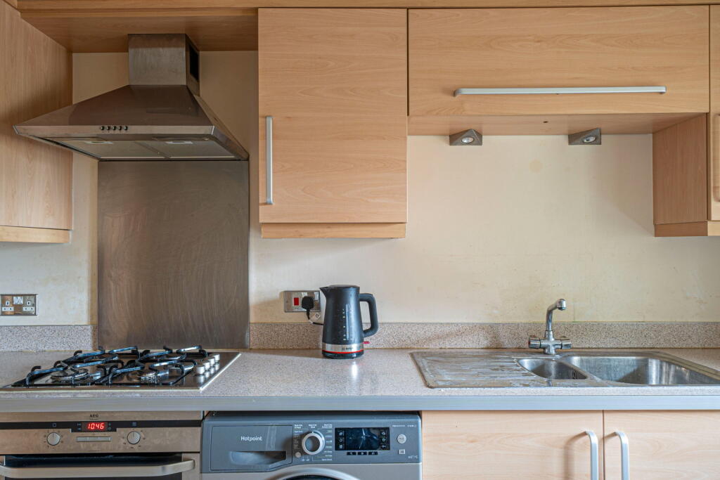 Kingsclere Road, Overton, Basingstoke, RG25 3JB photo 4