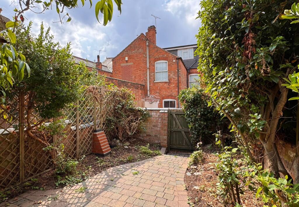 House in Leicester, Clarendon Park - View 4