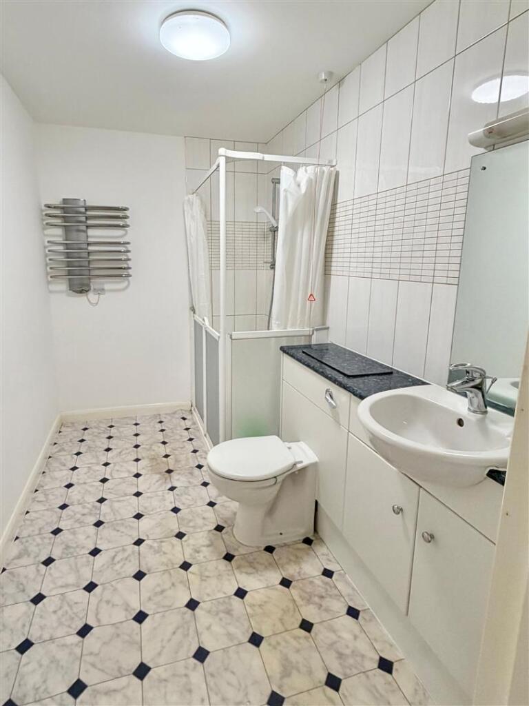 Apartment in Shrewsbury, Radbrook Green - More