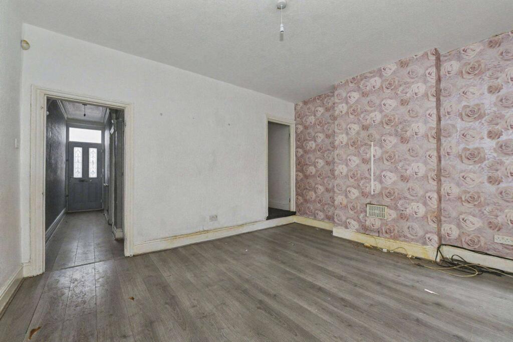 96 Sedgley Road, Woodsetton, Dudley, DY1 4NG photo 4