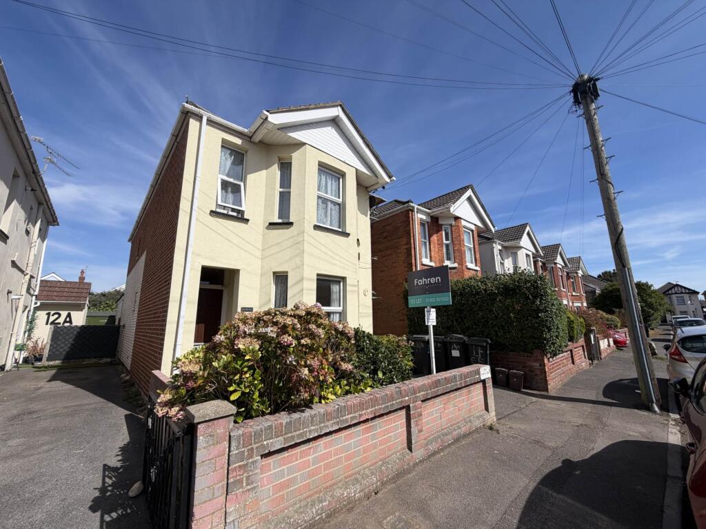 Main image of property: Kings Park , Bournemouth * Garden Flat *