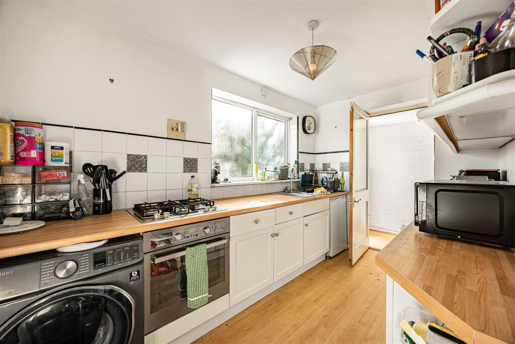 House in Reading, Caversham Park Village, Caversham Park - View 3