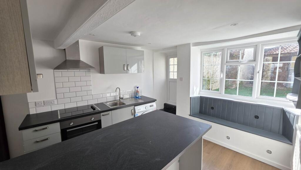 House in Chard, Jocelyn Park, Somerset - View 4