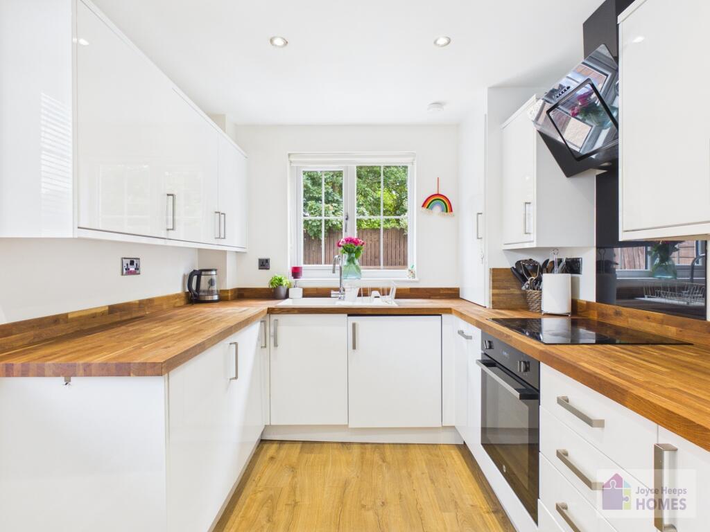 House in Glasgow, South Lanarkshire - More