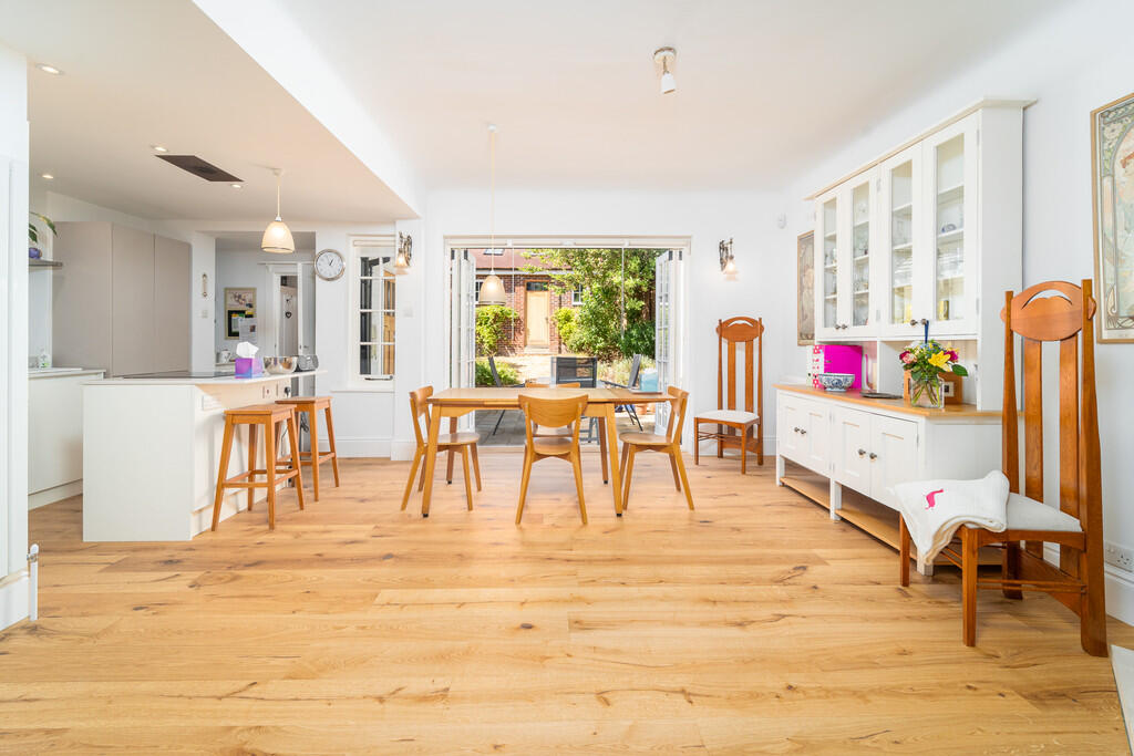 House in London - View 2