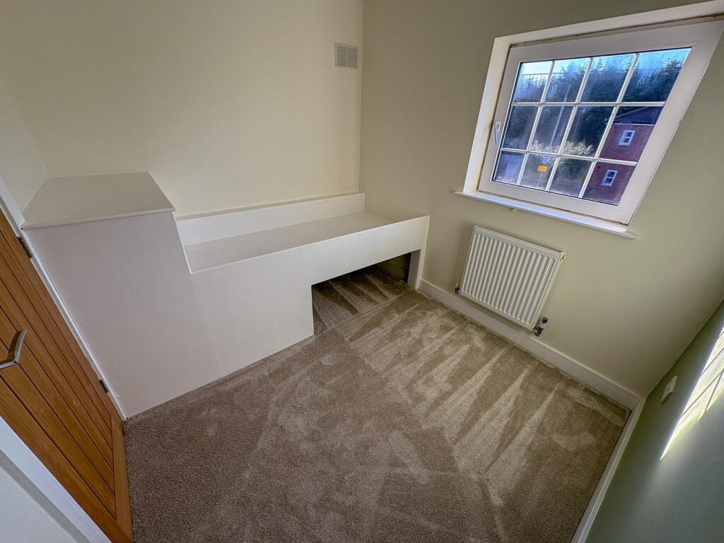 Canterbury Road, Doncaster, DN2 - More