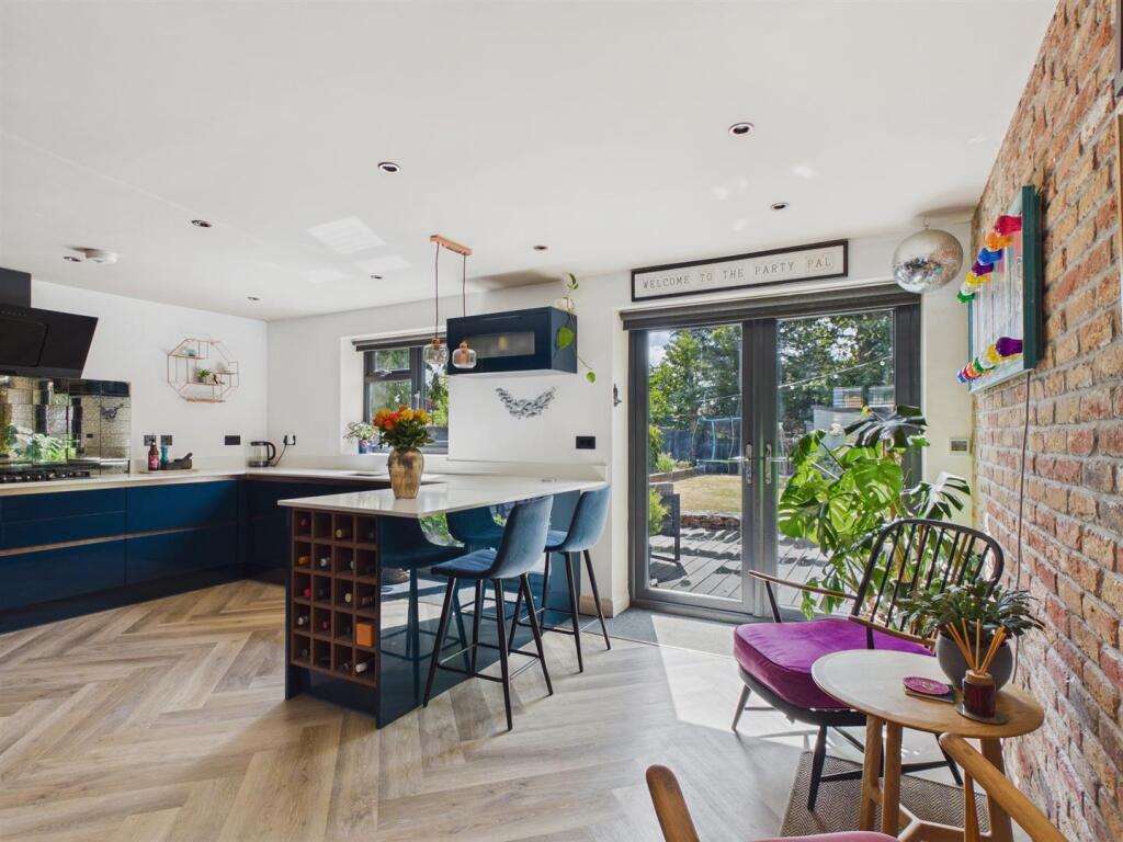 House in Worcester - View 5