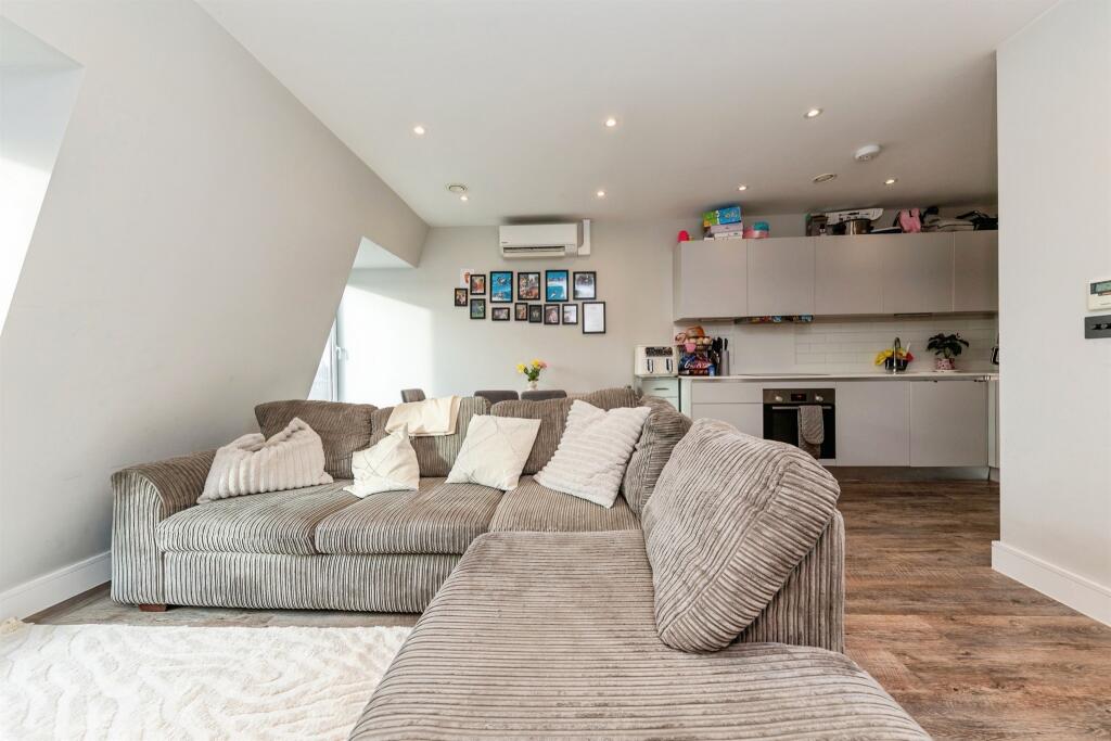 Additional image 6 of Parkway, Welwyn Garden City