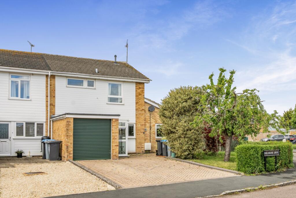 Main image of property: Shilldeane Drive, Carterton, Oxfordshire, OX18