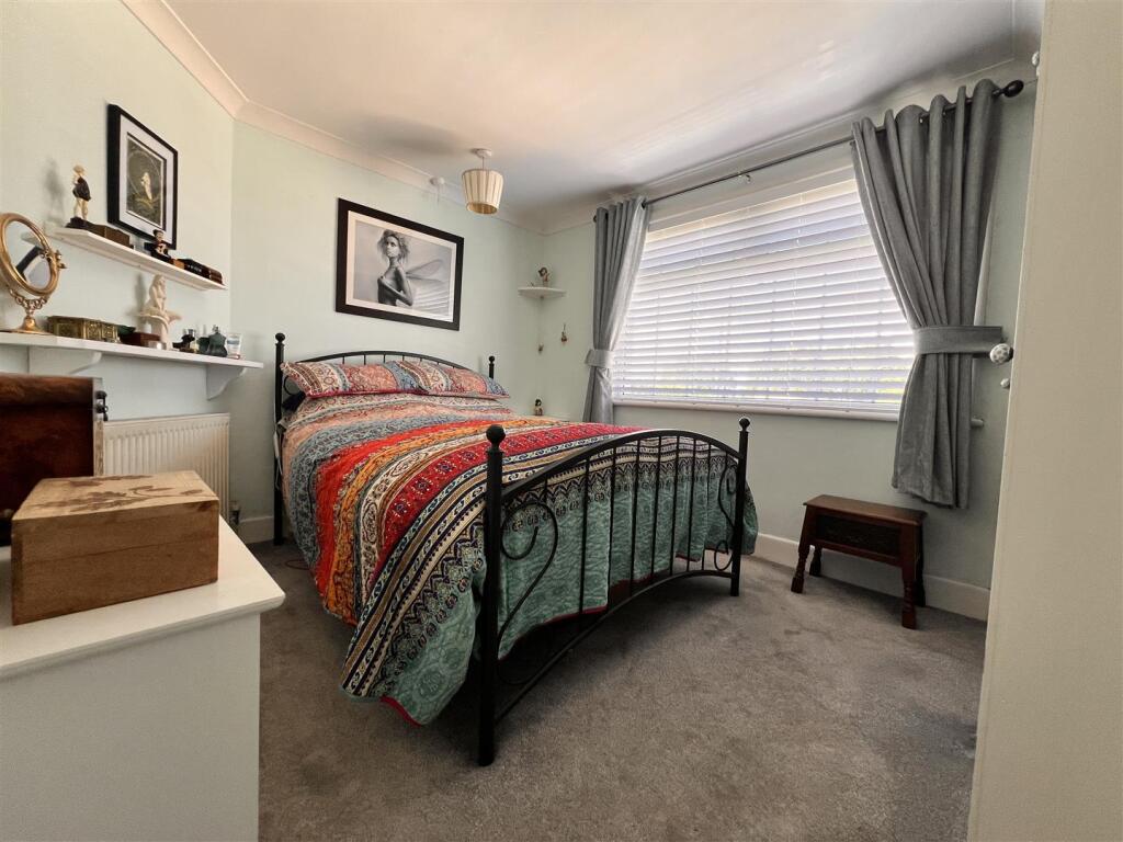 House in Cowes, Somerton, Northwood - View 6