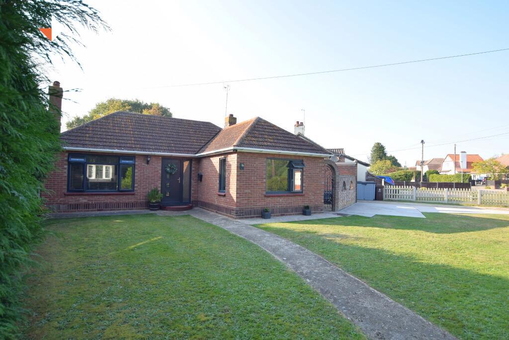 3-bed detached on Sladburys Lane, Holland-on-Sea, Essex, CO15 4BE, £375,000