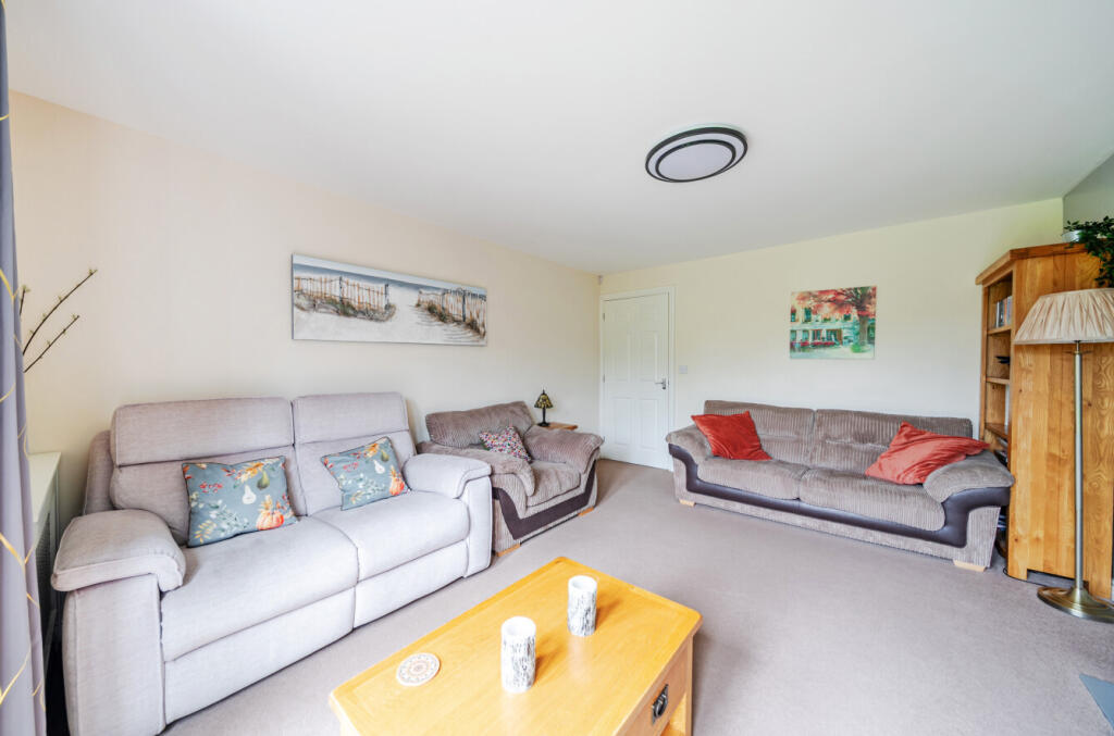 21, Harbin Close, Yeovil, Somerset, BA21 photo 2