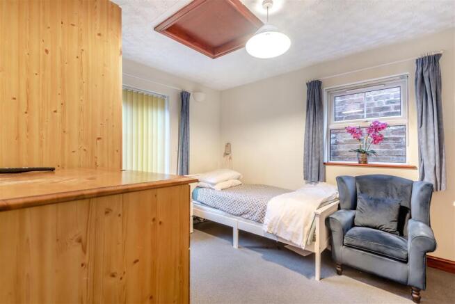 8672402-interior19.jpg