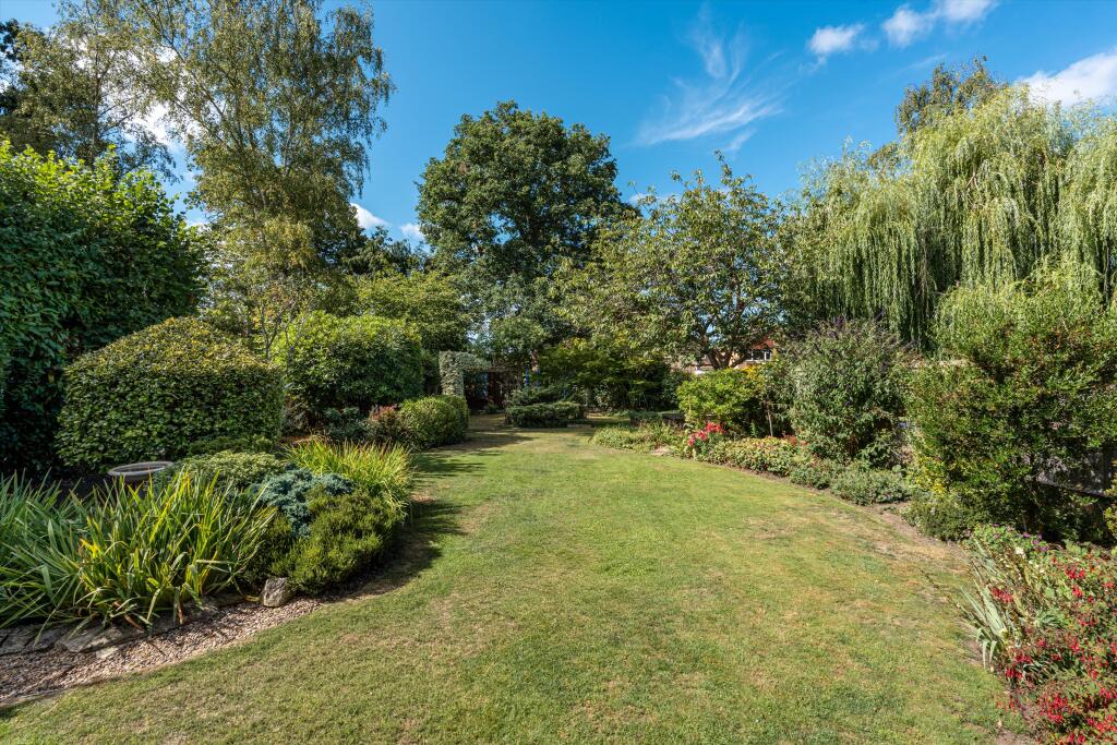 House in Guildford, Surrey - View 2