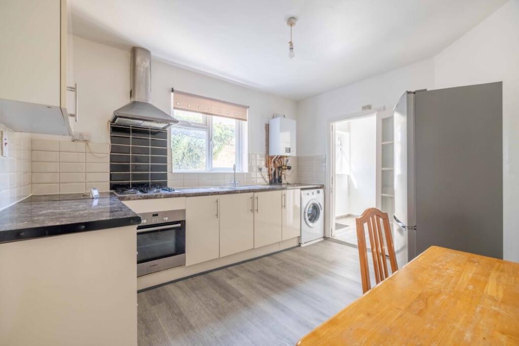 Apartment in Slough, Chalvey - View 4
