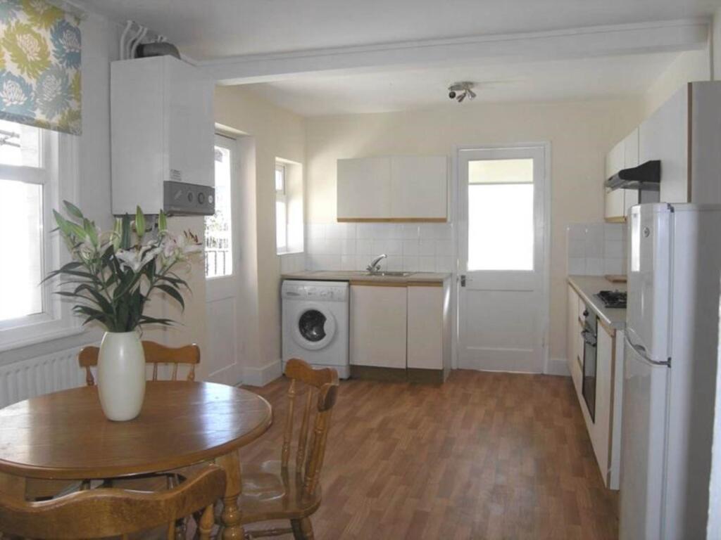 Caversham Road, Reading. photo 2