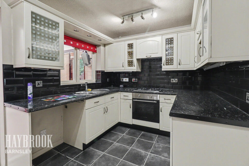 House in Barnsley, Worsbrough Bridge, Kendray - View 2