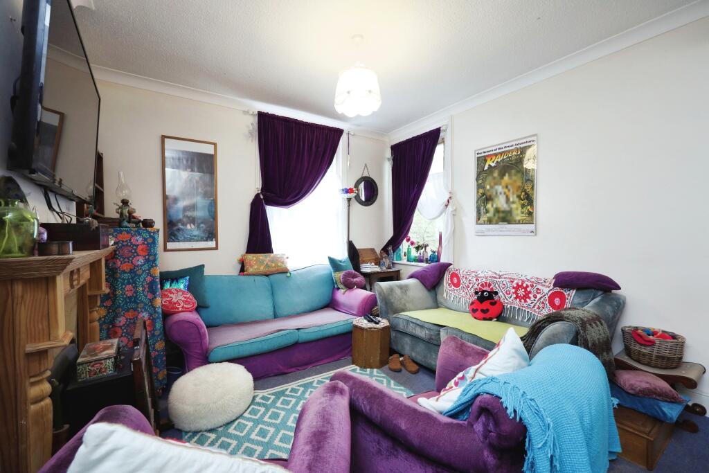 House in Cowes, Isle of Wight - More