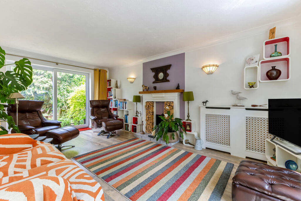 Windsor Park, Alton, GU34 photo 3