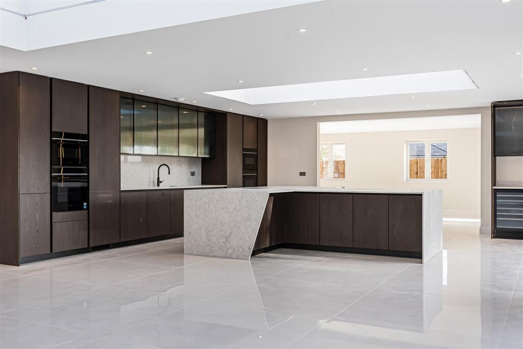 Stunning Brand New Home in Hertingfordbury, Hertford photo 4