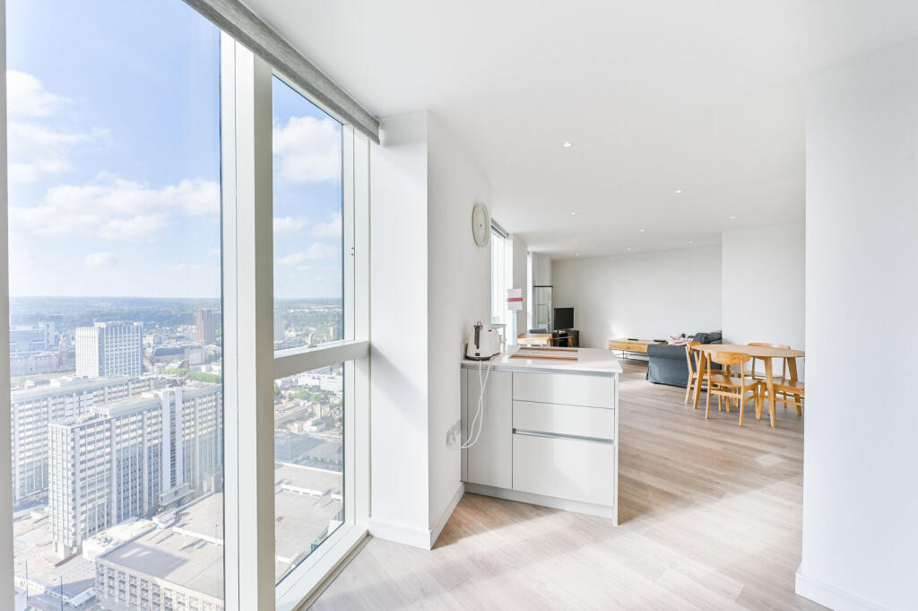Apartment in Croydon - View 4
