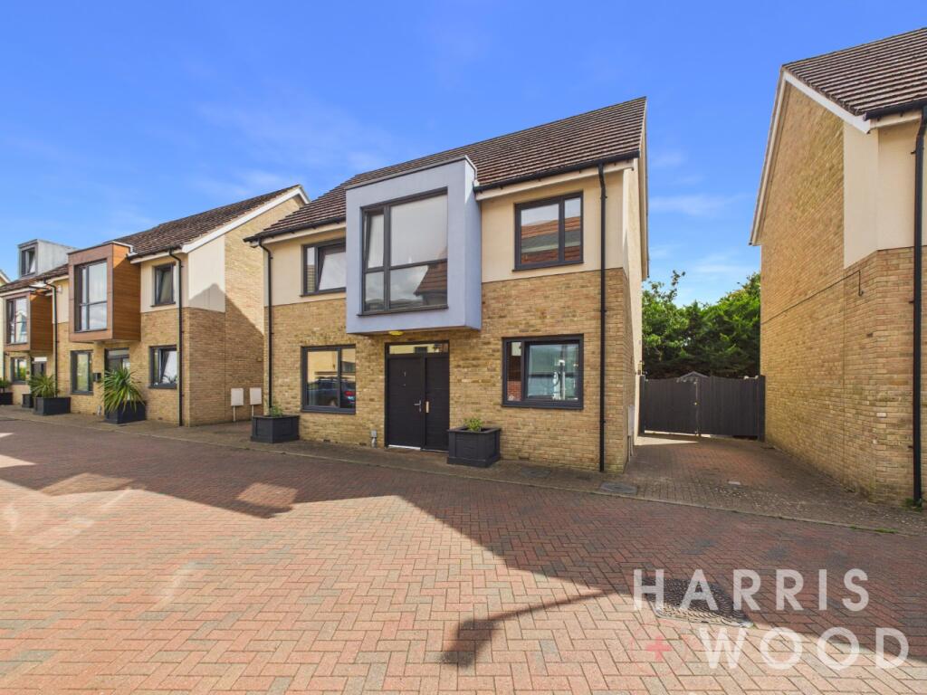 4-bed detached on Endeavour Way, Colchester, Essex, CO4, £425,000