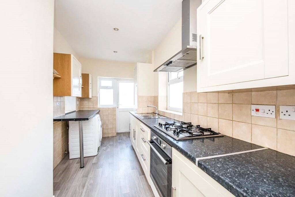Hall Road, Isleworth, TW7 photo 3