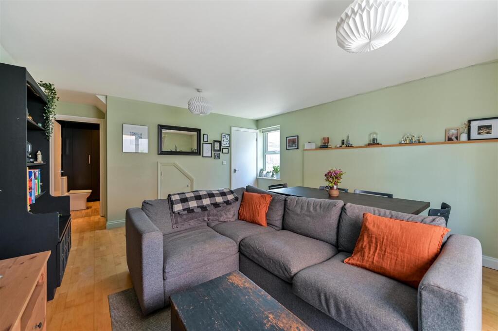 House in Reading, Battle - View 4