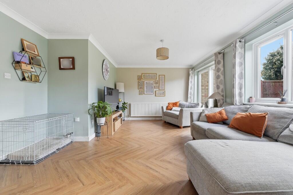 Tudor Avenue, Diss, Norfolk, IP22 photo 2