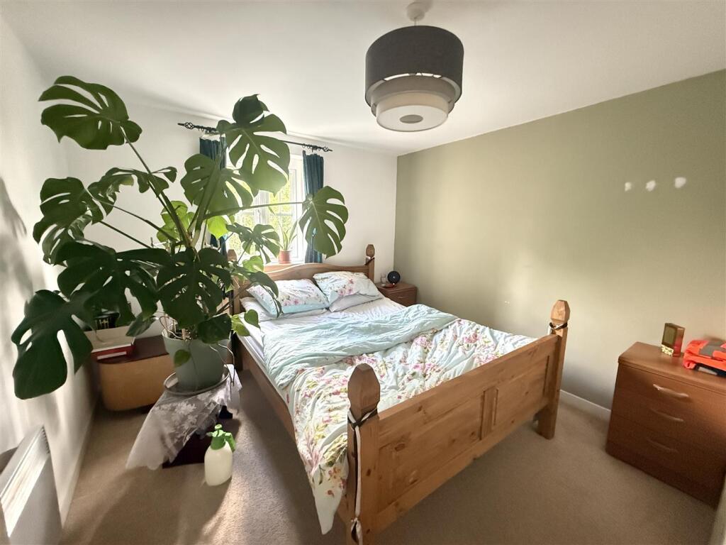 Apartment in Burton-on-Trent, Shobnall - More