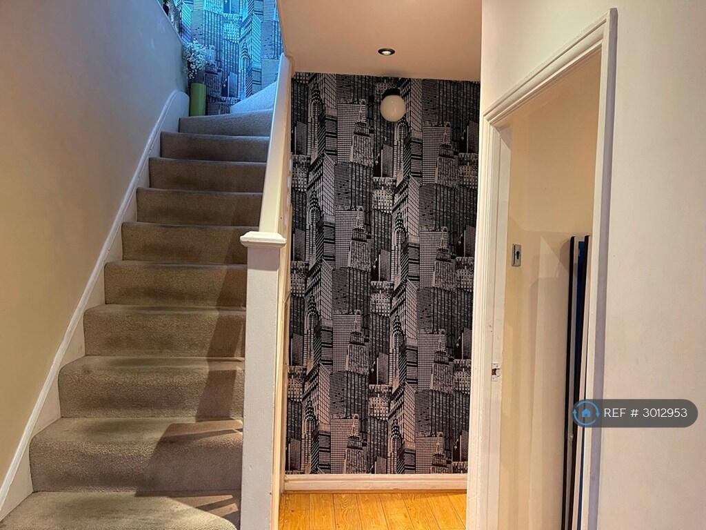 House in Enfield - View 2